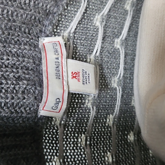 Gap Open Cardigan Embroidered Look Gray and White Cabincore Size XS Petite - Picture 5 of 6